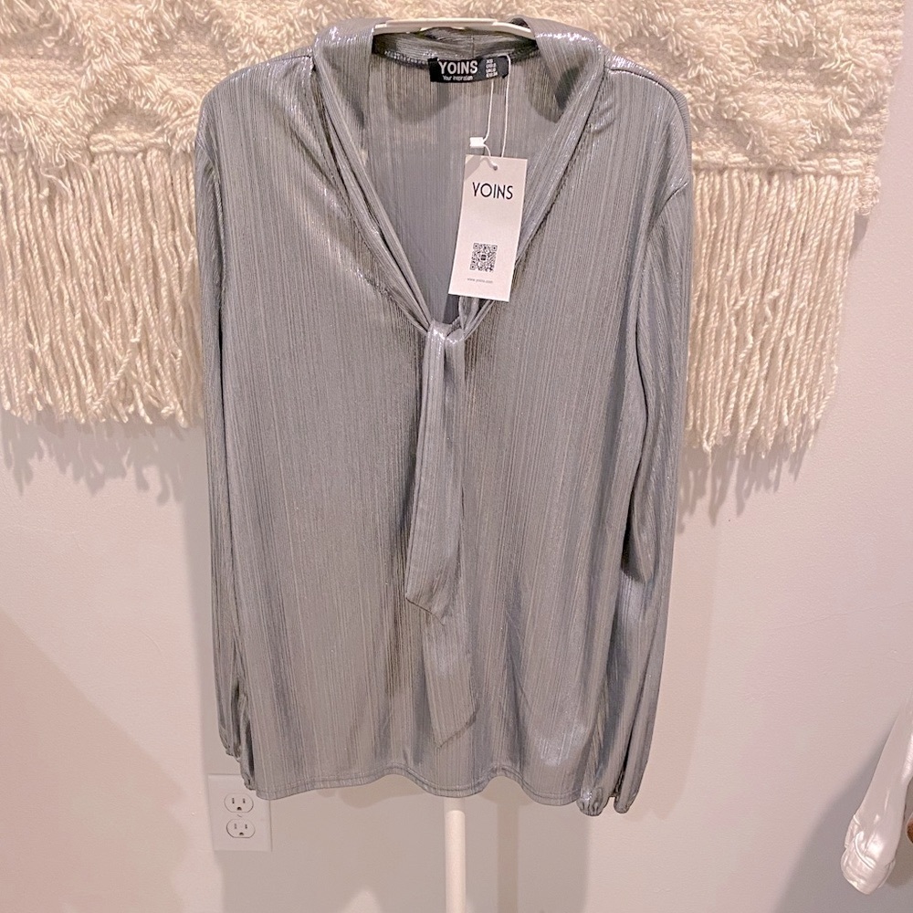🎄⭐️YOINS Silver Shimmer Holiday XS Top!